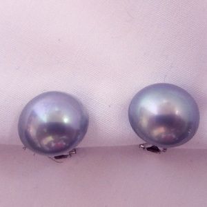 Vintage gray pearl earrings